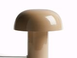 une image représentant une lampe en forme de champignon sur fond blanc