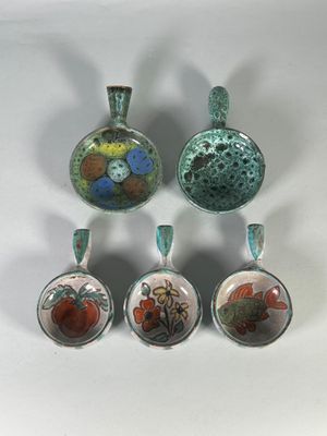 VALLAURIS, trois caquelons en faïence émaillée polychrome (L…