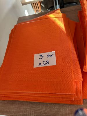 Lot d'environ 58 sets de table orange. Enlèvements : après la vente du - Photo 1