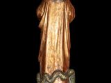 a statue of a man with a crown on his head