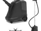 un gros plan sur un aspirateur noir et un tuyau noir
