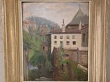 une peinture à l'huile représentant une maison et une rivière, dans un cadre doré