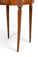 TABLE bouillotte en merisier, plateau rond en marbre ceint d… (photo 2)