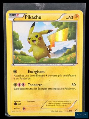 un gros plan d'une carte Pokémon représentant un Pikachu