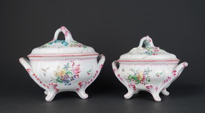 paire de soupières en porcelaine de la famille chinoise