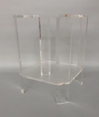 DAVID LANGE pour ROCHE-BOBOIS : table de chevet en altuglas.