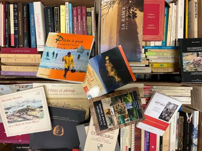 a lot of books that are on a shelf