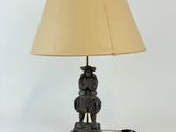 l'image d'une lampe posée sur une table