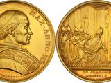 gros plan d'une pièce d'or sur laquelle figure un homme