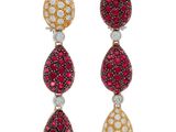 une paire de boucles d'oreilles en rubis et diamants