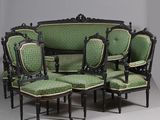 une image représentant un ensemble composé de six chaises et d'un canapé
