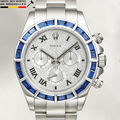 Montre Rolex sertie de saphirs bleus et de diamants, montée sur un bracelet en acier inoxydable