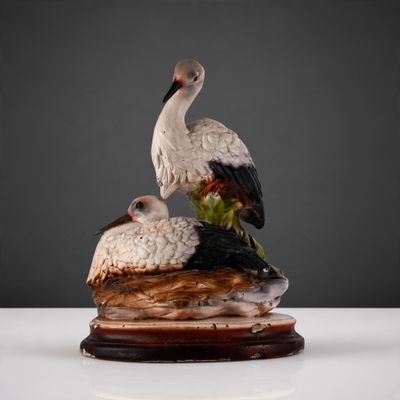 deux oiseaux assis l'un sur l'autre
