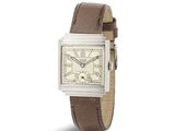 une photo d'une montre carrée blanche avec un bracelet en cuir marron
