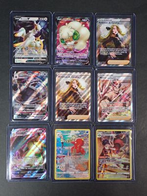 beaucoup de cartes pokemon différentes sur la table