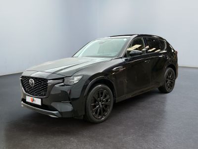 un SUV Mazda CX-HR noir garé dans un showroom