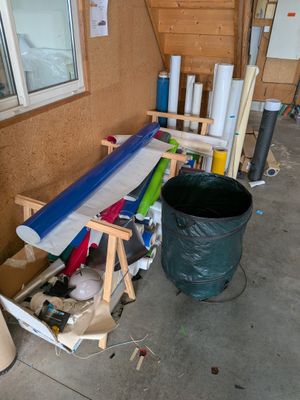 Trois tréteaux en bois