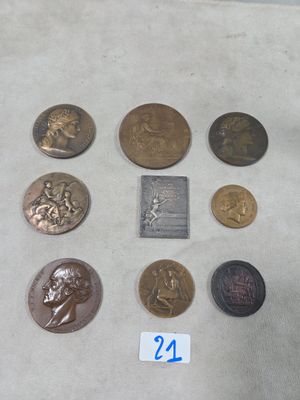 Réunion de 9 médailles diverses en bronze par Patey, Dupuis,…