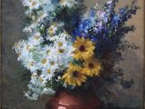un tableau représentant des fleurs dans un vase rouge posé sur une table