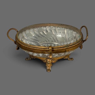 an image of a glass bowl with a handle on a stand