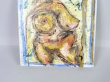 une image représentant un tableau d'une femme nue sur un fond bleu et jaune