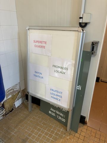 Panneau d’affichage extérieur. Frais en sus 14.28%. TVA Récupérab...
