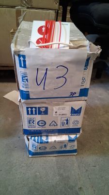 Lot de 3 cartons de matériel de signalétique et accessoires …