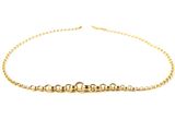 un bracelet en chaîne d'or composé de trois maillons et muni d'un fermoir