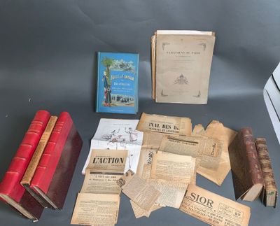 de nombreux livres posés les uns à côté des autres sur une table