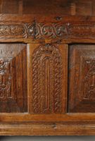 Petit coffre de style Henri II en chêne, la façade à décor d… (photo 5)