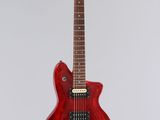 une guitare électrique rouge posée sur un support, sur fond blanc