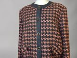 une veste marron et noire sur un mannequin, un mannequin, un mannequin, un mannequin, un mannequin, un mannequin, un mannequin, un mannequin, un mannequin, un mannequin, un mannequin, un mannequin, un mannequin, un mannequin, un mannequin, un mannequin, un mannequin, un mannequin, un mannequin, un mannequin, un mannequin, un mannequin, un mannequin, un mannequin, un mannequin, un mannequin, un mannequin, un mannequin, un mannequin, un mannequin, un mannequin, un mannequin, un mannequin, un