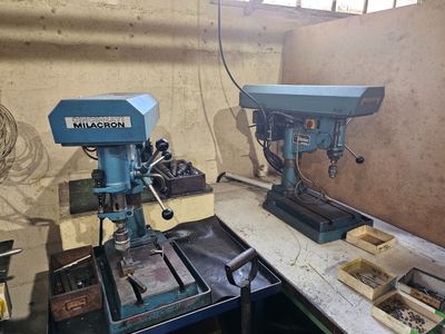 a machine that is sitting on a table in a room
