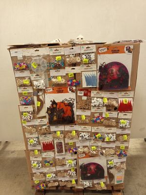 Lot de 6 cartons de création comprenant : des accessoires de…