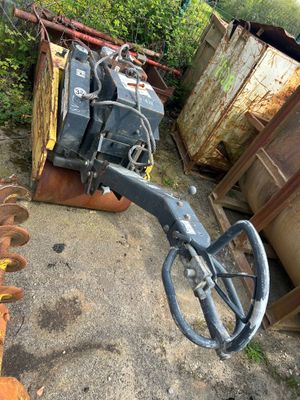 une petite machine posée sur le sol