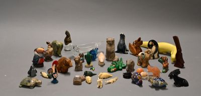 a lot of small figurines that are on the table