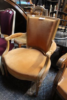 le nombre de chaises qui sont assises ensemble dans une pièce