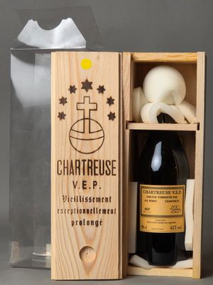 CHARTREUSE VEP JAUNE. Contenance 50 ml. Mise en bouteille en… - Photo 1