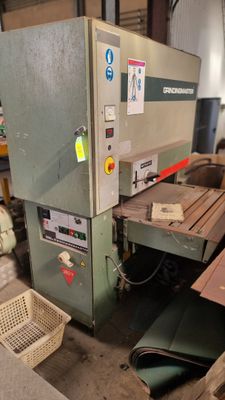 une machine qui se trouve dans une pièce