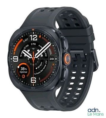 gros plan d'une montre intelligente sur fond blanc