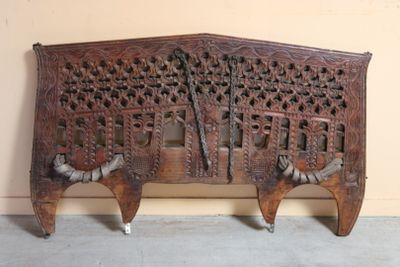 a wooden bench that has been carved into the wall