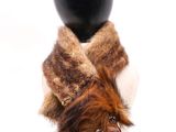 une image représentant un mannequin surmonté d'une fausse tête de chien