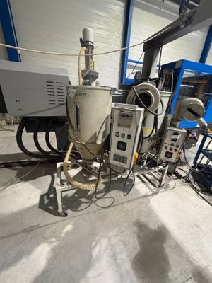 une machine qui se trouve à l'intérieur d'un bâtiment