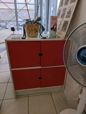 Meuble de rangement en contreplaqué ouvrant à quatre vantaux… - Photo 1