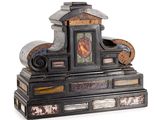 une horloge posée sur une table