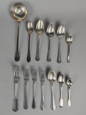 a lot of spoons and spoon spoons on the table