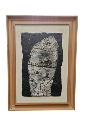 une image représentant une œuvre d'art accrochée à un mur