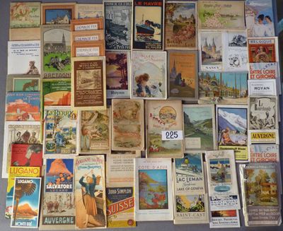 beaucoup d'anciennes affiches de voyage accrochées au mur