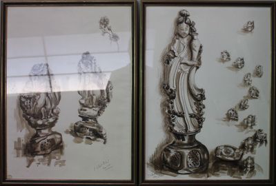 deux photos encadrées représentant une statue de femme sur un piédestal