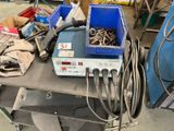 une machine posée sur une table